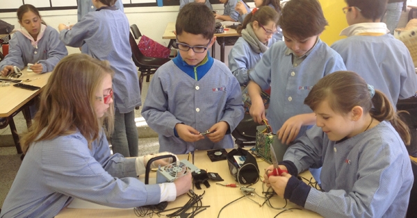Els alumnes de 4t construeixen un robot