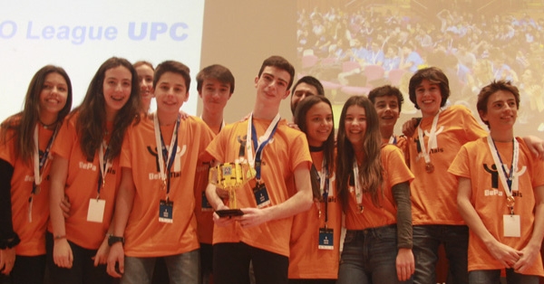 Els dos equips de robòtica de l’Escola a la final espanyola de la First Lego League (FLL).