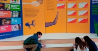 Exposició itinerant de Fundesplai Menja, actua, impacta a l'edifici d'Infantil