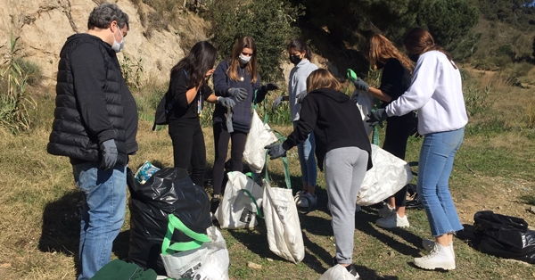 L’alumnat de 4t ESO participa en la neteja d’una zona del Parc de Collserola