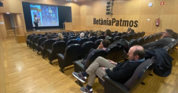 Aula Oberta: Els perills dels videojocs i les xarxes socials en infants i adolescents